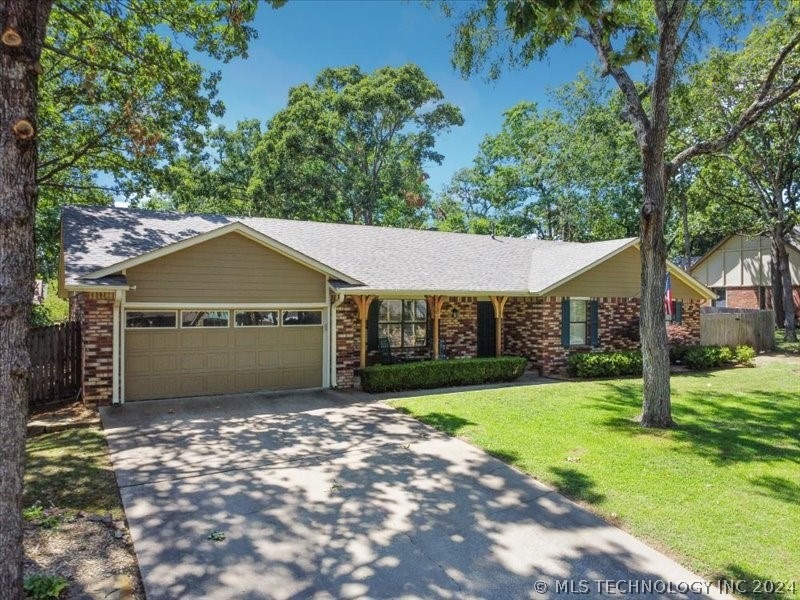 1009 N Faulkner Place, Claremore, OK 74017 - photo 1