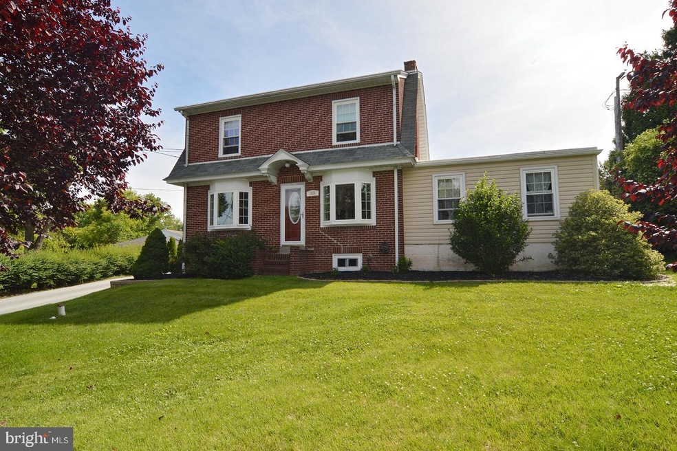 1525 Farmington Ave, Pottstown, PA 19464 - photo 1