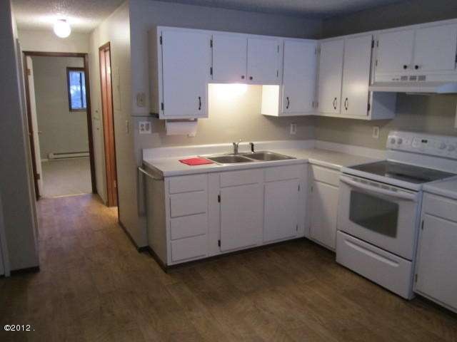 Kitchen East Lake Village #13