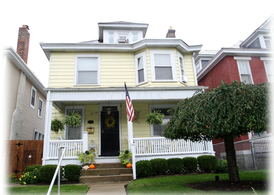 Welcome to 1747 Oak St