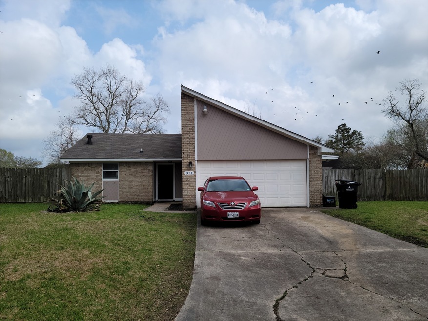 371 Somerset Ct, Alvin, TX 77511 - photo 1