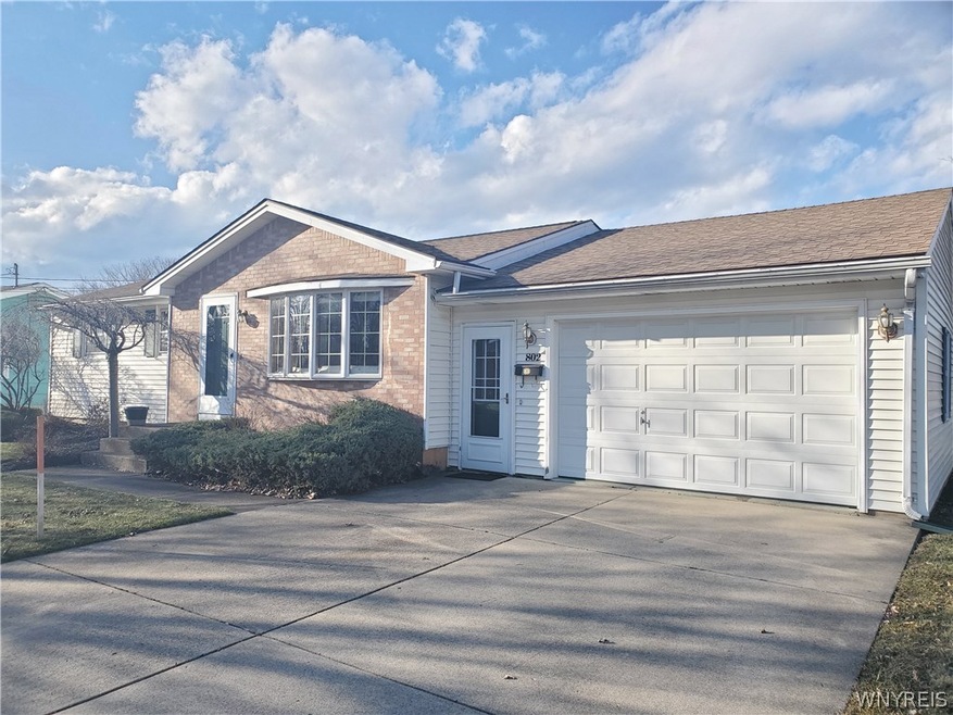 802 Remington Dr, North Tonawanda, NY 14120 - photo 1