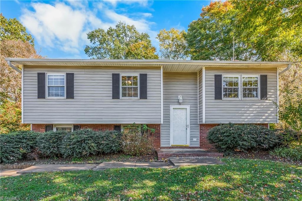 5302 Crown Point Dr, Tobaccoville, NC 27050 - photo 1