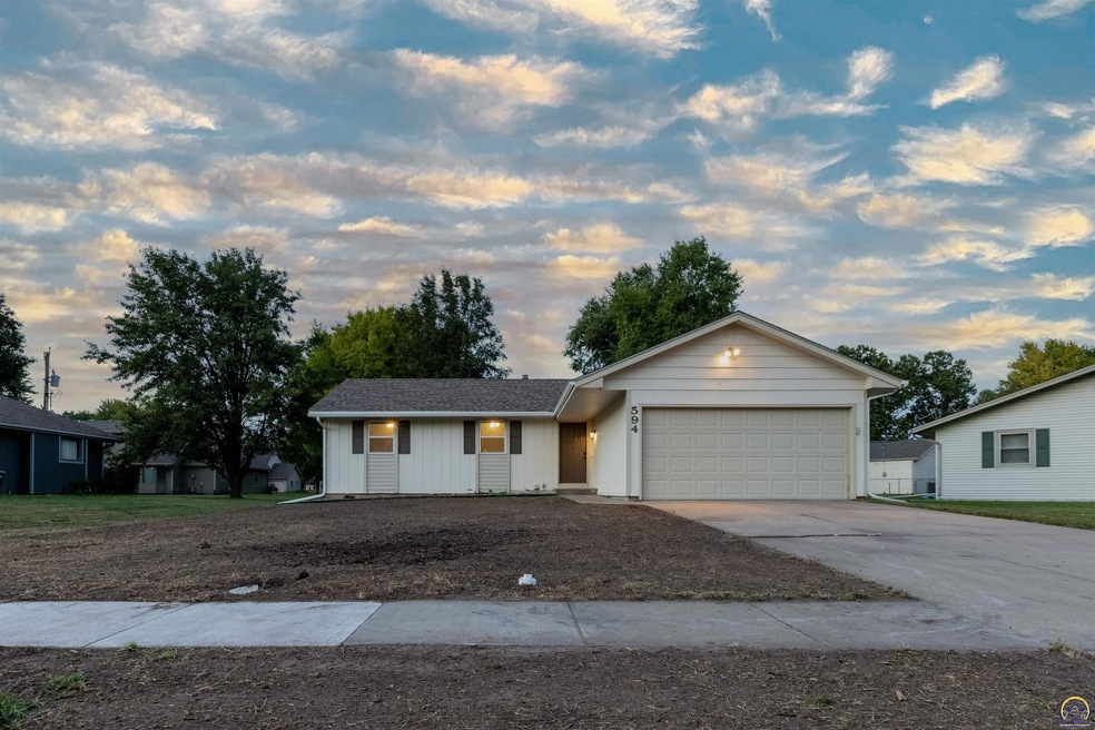 594 Griswold St, Rossville, KS 66533 - photo 1