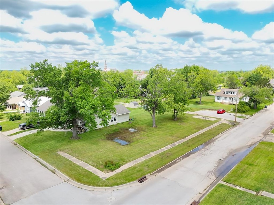202 W Rosa St, Shawnee, OK 74804 - photo 1