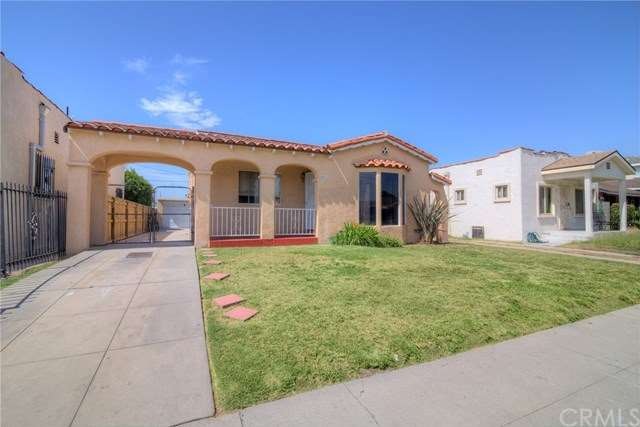 Front view of home.