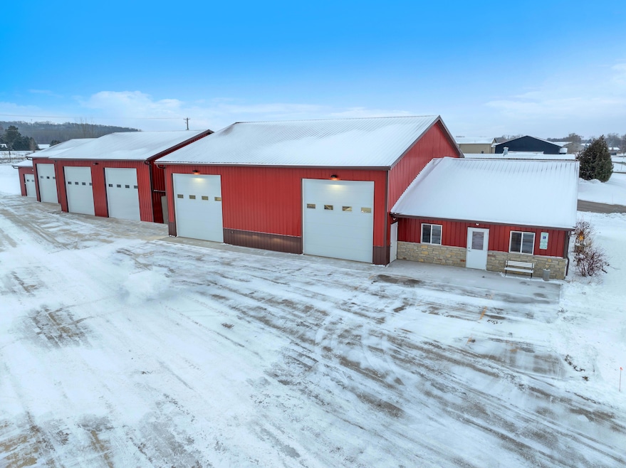 W4562 Lakepark Dr, Fond Du Lac, WI 54935 - photo 1