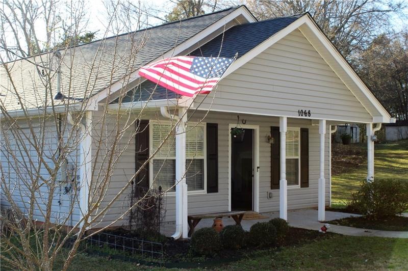 1068 Clayton St, Commerce, GA 30529 - photo 1