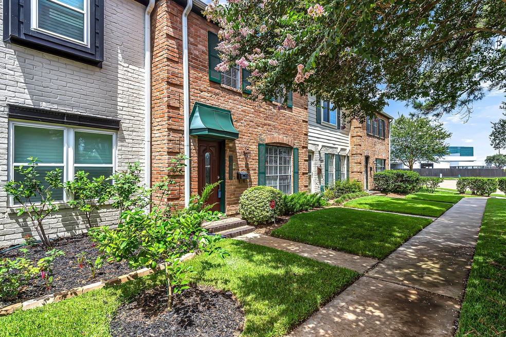 14365 Lost Meadow Ln, Houston, TX 77079 - photo 1