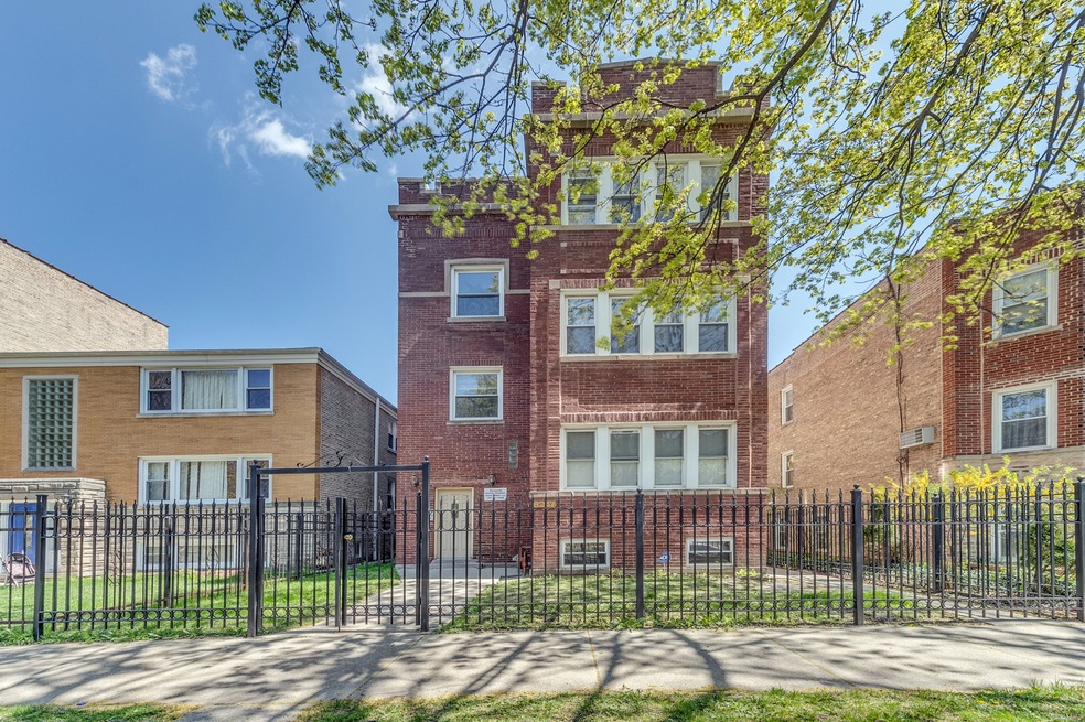 6247 N Mozart St, Chicago, IL 60659 - photo 1