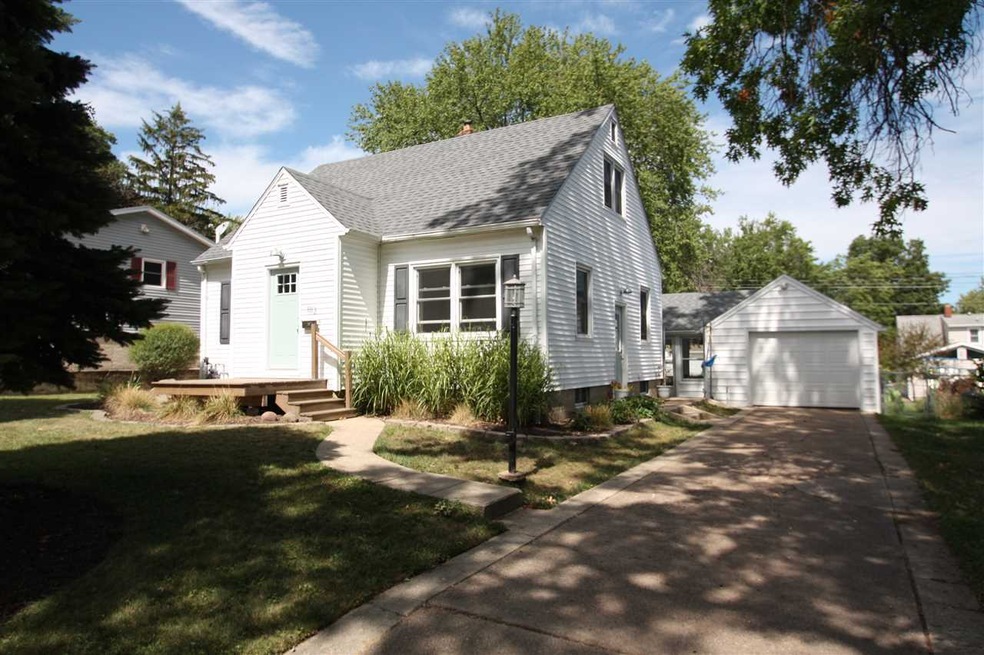 1113 W 8th St, Cedar Falls, IA 50613 - photo 1