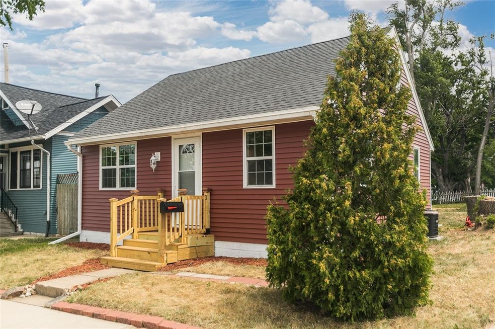 103 15th St NW, Cedar Rapids, IA 52405 - photo 1