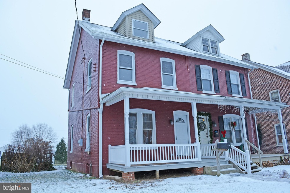 340 E Jackson St, New Holland, PA 17557 - photo 1