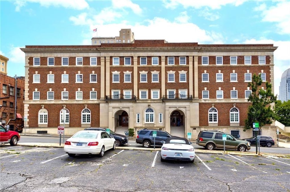 315 N Spruce St unit 304, Winston Salem, NC 27101 - photo 1