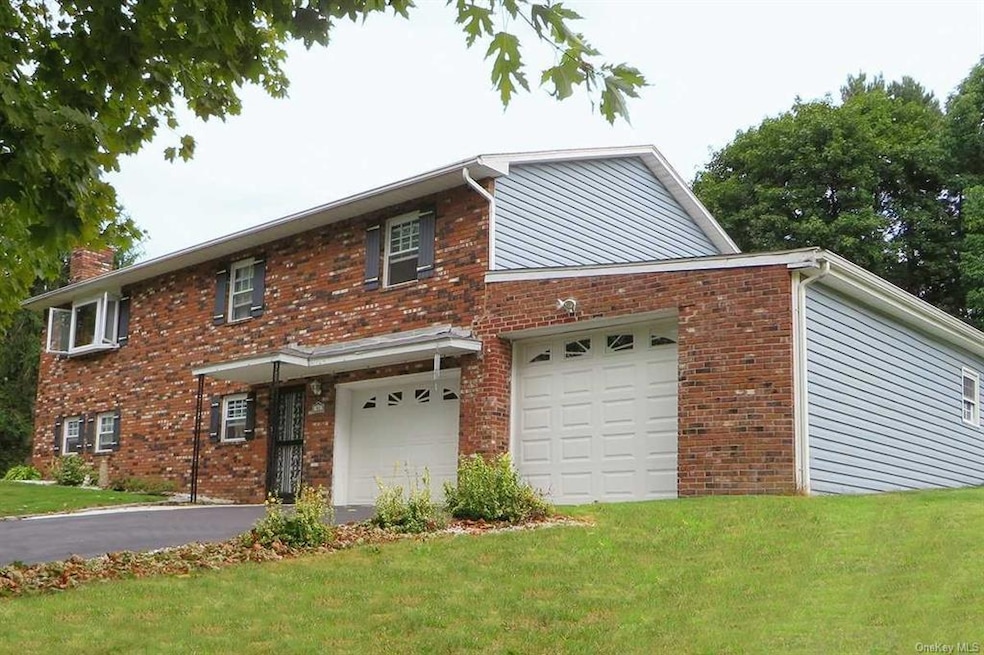 91 Watch Hill Dr, Fishkill, NY 12524 - photo 1