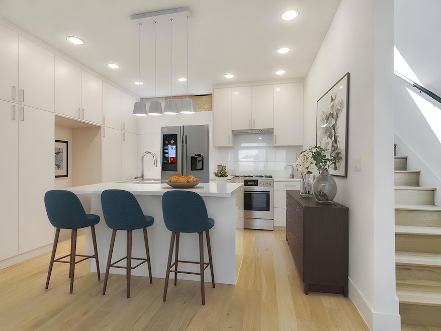 Kitchen with appliances with stainless steel fini
