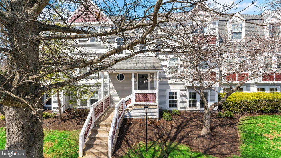 12949A Grays Pointe Rd unit 12949A, Fairfax, VA 22033 - photo 1