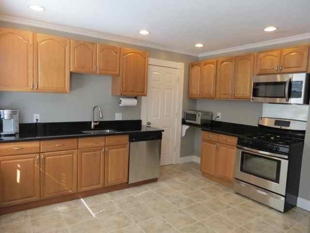 41 Winthrop St unit 41, Waltham, MA 02453 - photo 1