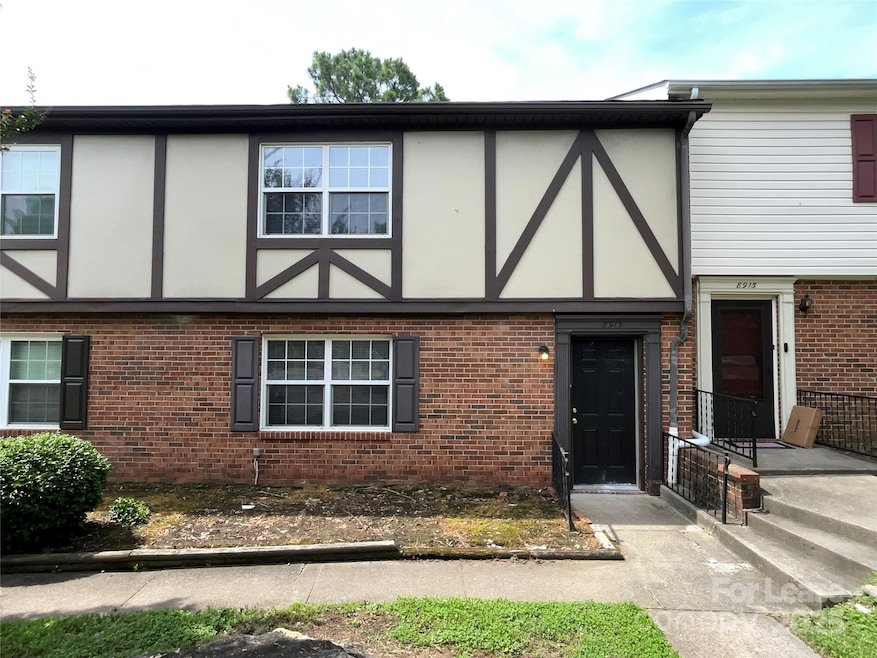 8913 Hunter Ridge Dr unit 8913, Charlotte, NC 28226 - photo 1