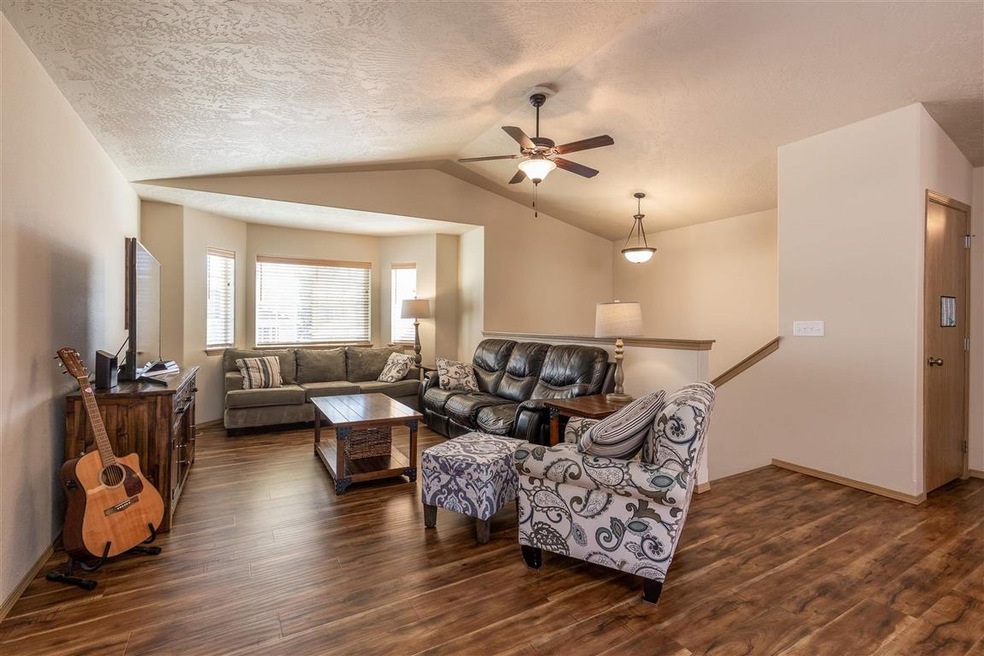 709 Canterbury Ln, Colbert, WA 99005 - photo 1