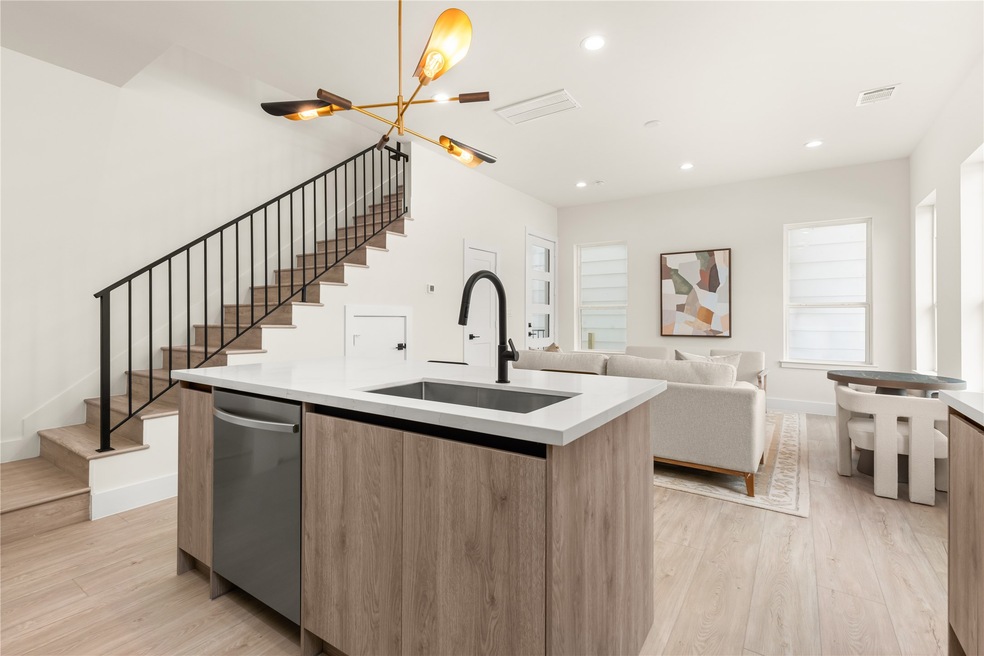 105 Tolima Dove St, Houston, TX 77018 - photo 1