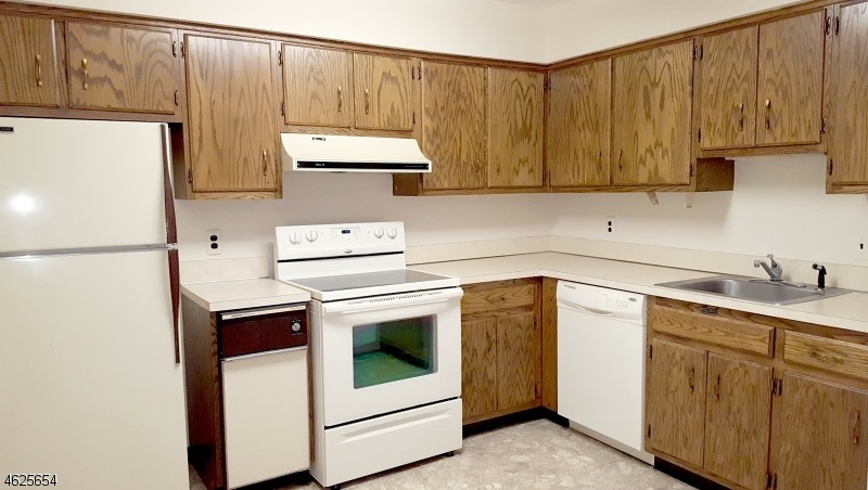 Renaissance Manor, Clifton, NJ 07013 - photo 1