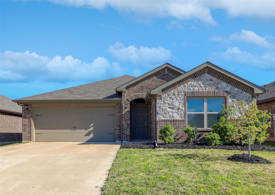 904 Deer Valley Dr, Weatherford, TX 76087 - photo 1