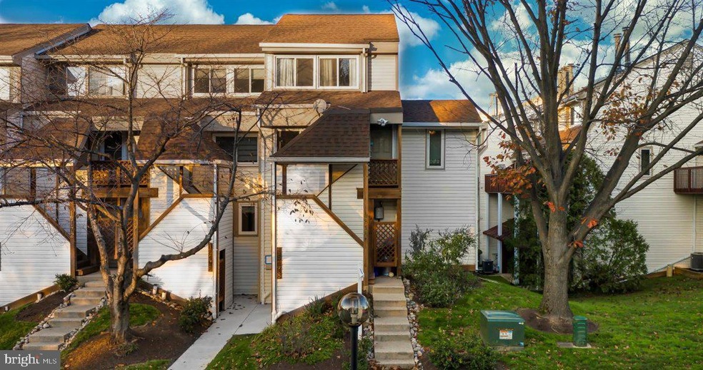 18180 Windsor Hill Dr, Olney, MD 20832 - photo 1