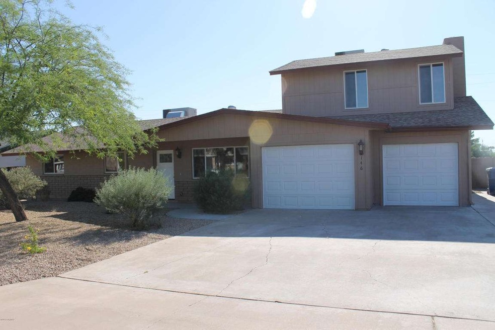 Great curb appeal!  Lots of parking!