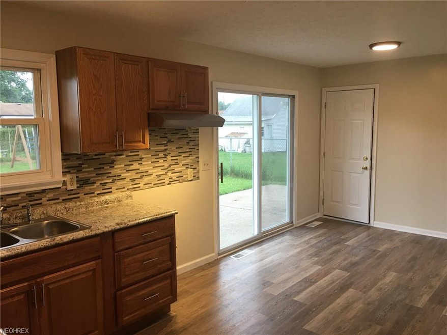 1911 E 39th St, Lorain, OH 44055 - photo 1