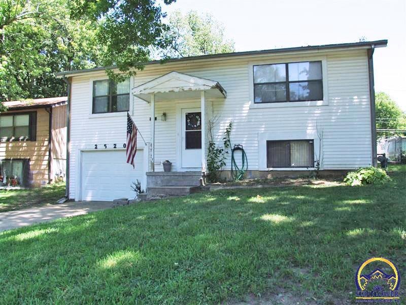 2520 SW Buchanan St, Topeka, KS 66611 - photo 1