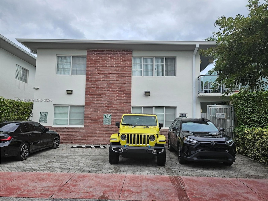 6905 Bay Dr unit 16, Miami Beach, FL 33141 - photo 1