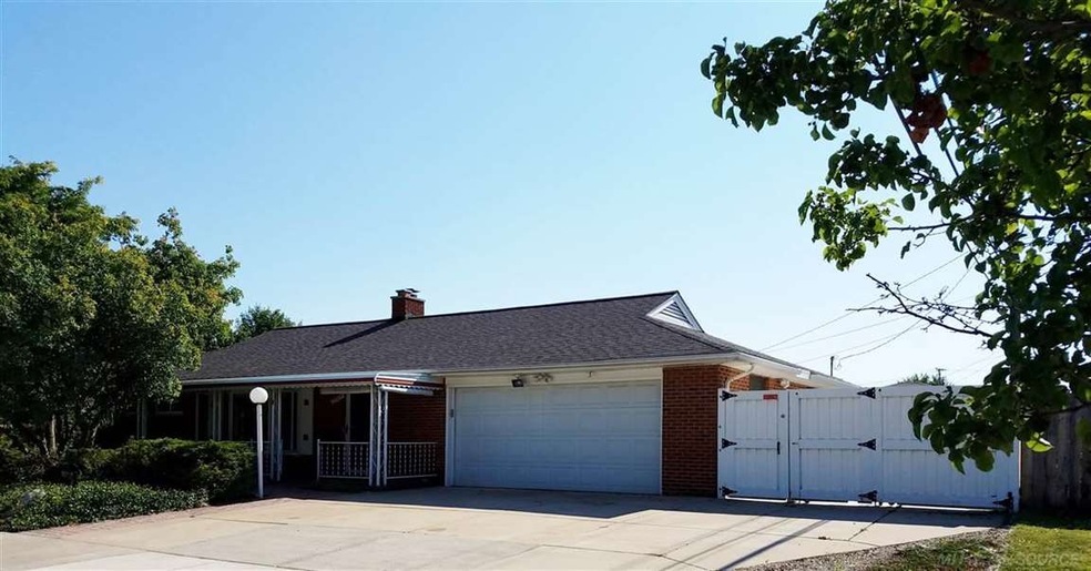 27404 Belanger St, Roseville, MI 48066 - photo 1