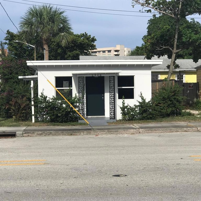 2706 Poinsettia Ave, West Palm Beach, FL 33407 - photo 1