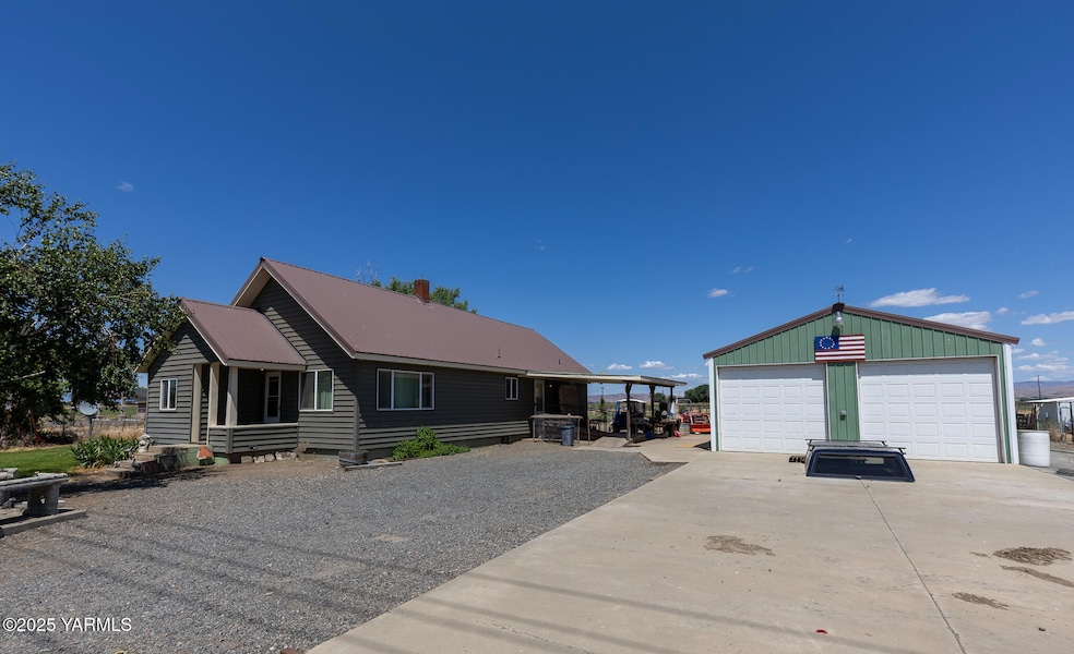 1081 E McDonald Rd.