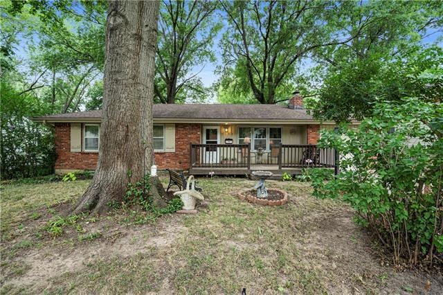 6812 Switzer Ln, Shawnee, KS 66203 - photo 1