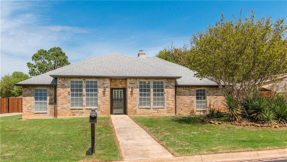 Three words describe this updated ranch - cute, cu