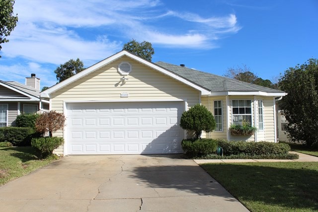 209 Denise St, Dothan, AL 36305 - photo 1