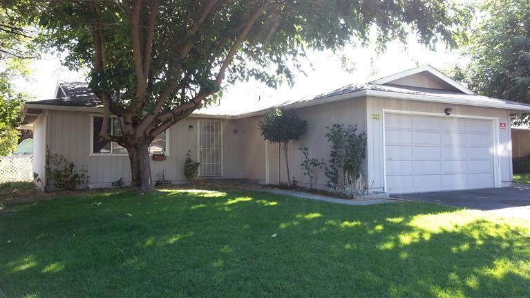 1963 McCarter Ln, Grants Pass, OR 97527 - photo 1