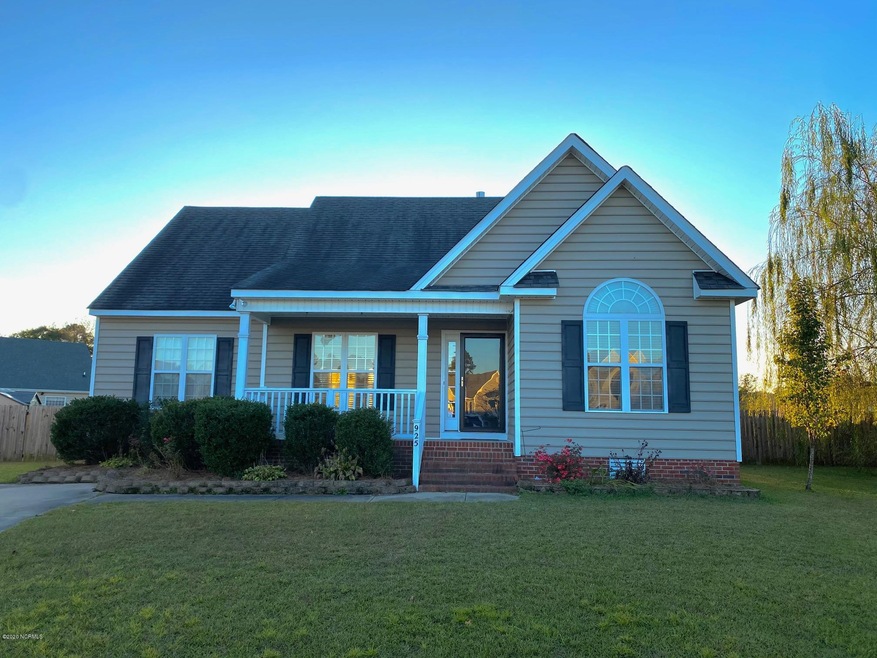 925 Selwood Ln, Winterville, NC 28590 - photo 1