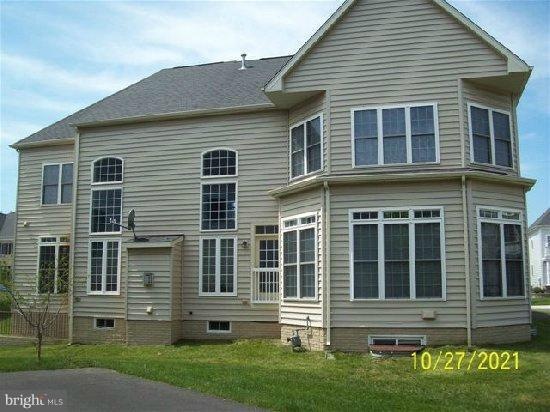 25705 Summerbank Ct, Chantilly, VA 20152 - photo 1