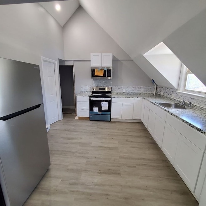 12 1/2 Benefit St unit 1, Worcester, MA 01610 - photo 1