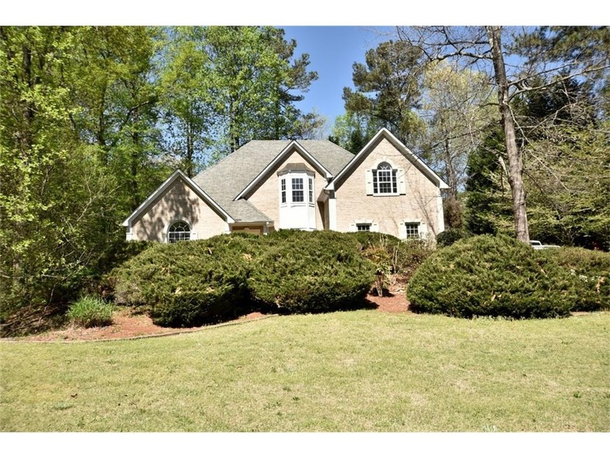 Spacious 4/2.5 home located in Cumming off Buford 