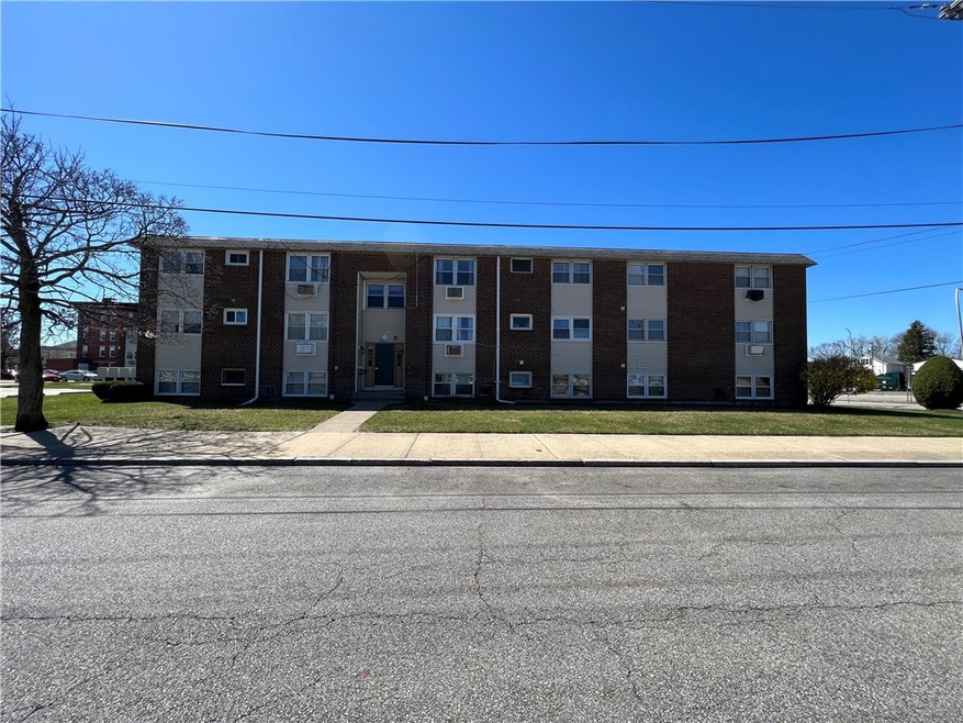 11 Woodbine St unit 3, Pawtucket, RI 02860 - photo 1