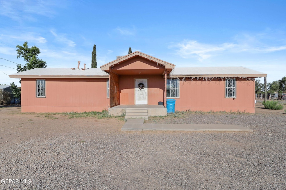 330 Valle Del Carmen Dr, Socorro, TX 79927 - photo 1