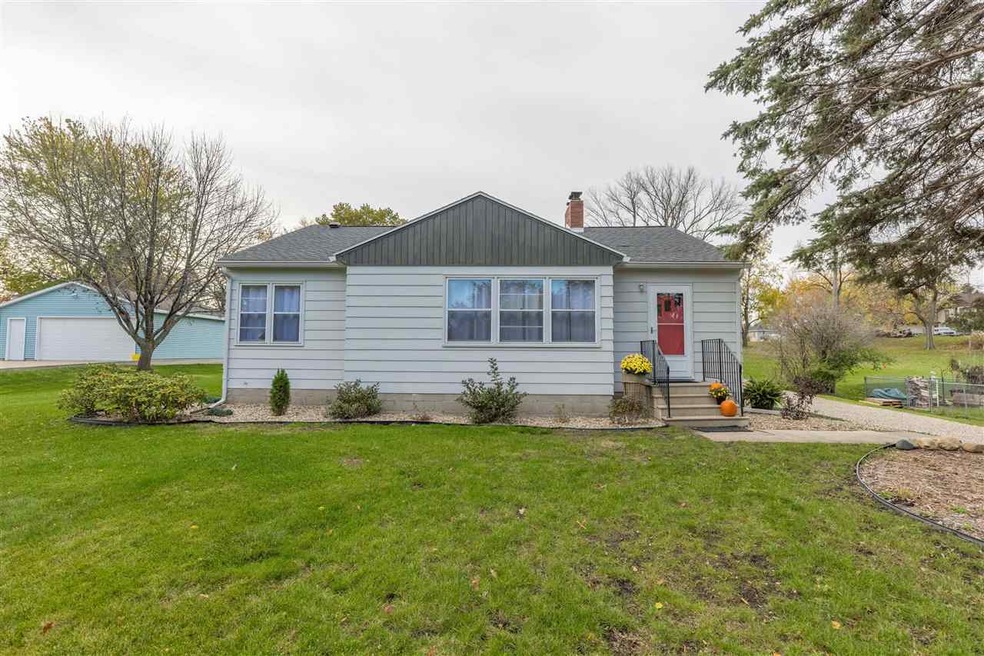 1201 Grand Blvd, Cedar Falls, IA 50613 - photo 1