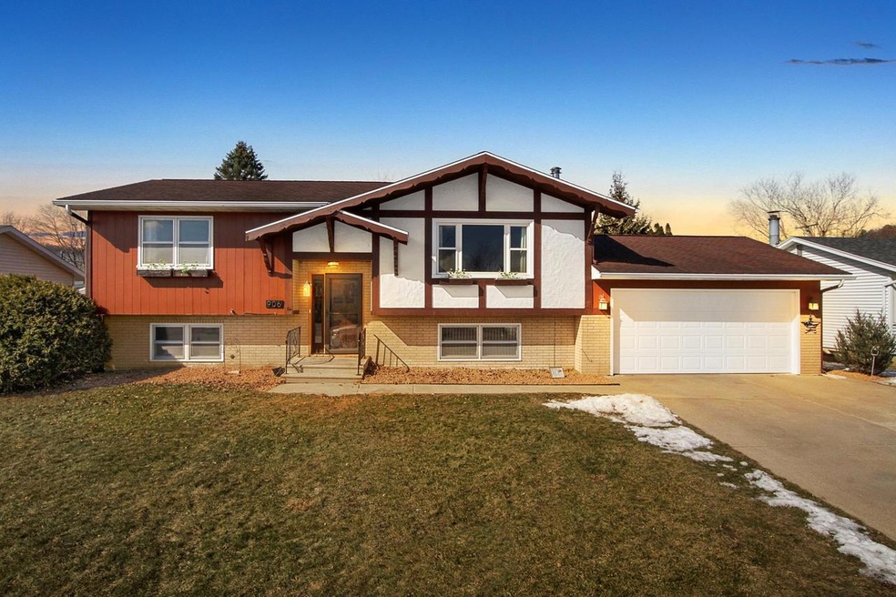 906 Redwood St W, La Crescent, MN 55947 - photo 1