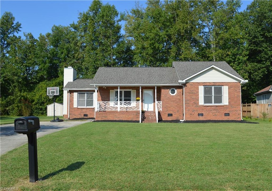 WOW! Fabulous home waiting for a new family to love! Roof replaced in October of 2018! Spacious level yard well maintained with great curb appeal!