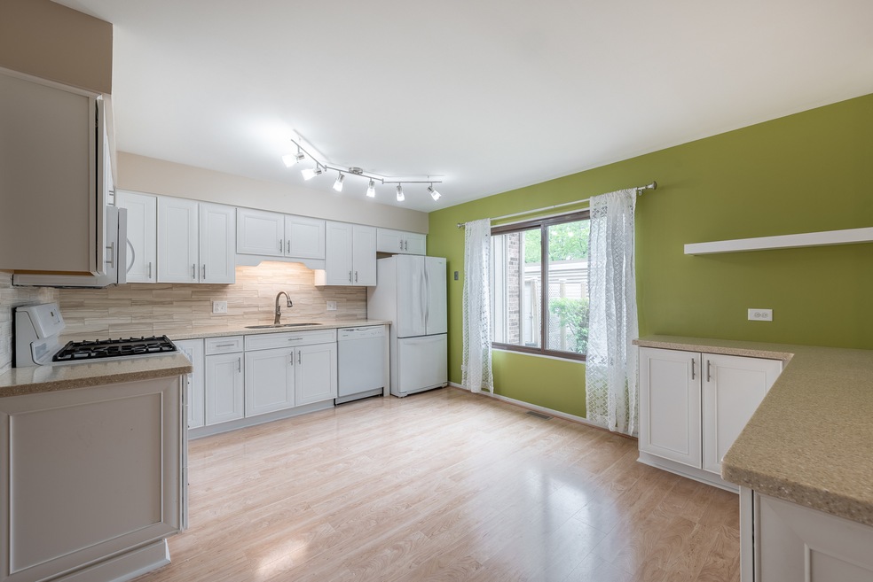 1009 Cascade Dr unit 1, Aurora, IL 60506 - photo 1