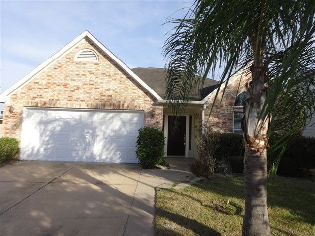 10807 Coral Garden Ln, Houston, TX 77075 - photo 1